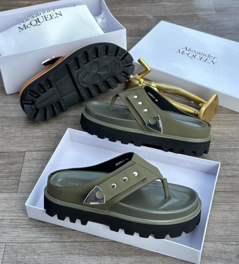 Authentic Alexander McQueen leather thong sandals Authentic Alexander McQueen leather thong sandals