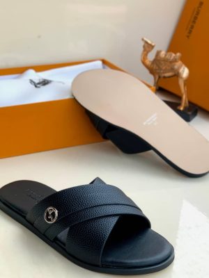 Gucci-Style Interlocking GG Slide Sandal – Black Grained Leather with Gold Logo | Luxury-Inspired Men’s Slides for Nigerian Men | Affordable Designer Look, Premium Feel