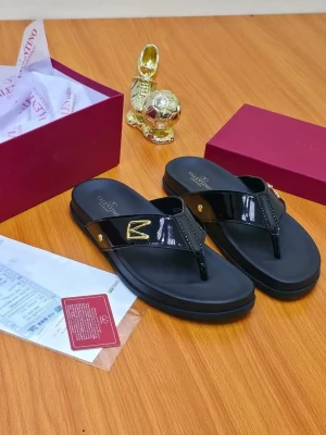 black Valentino Garavani VLOGO thong slide sandals