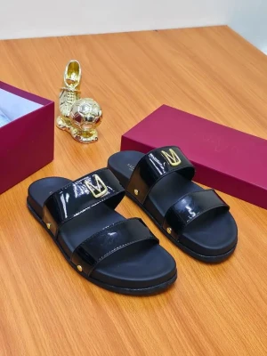 patent leather Valentino Garavani VLOGO slide sandals