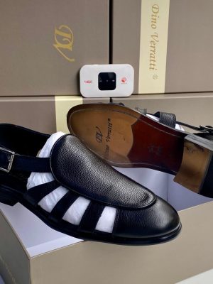 Dino Verratti men's dark brown pebbled leather fisherman sandals with adjustable buckle strap and rubber sole, displayed on branded beige shoeboxes.