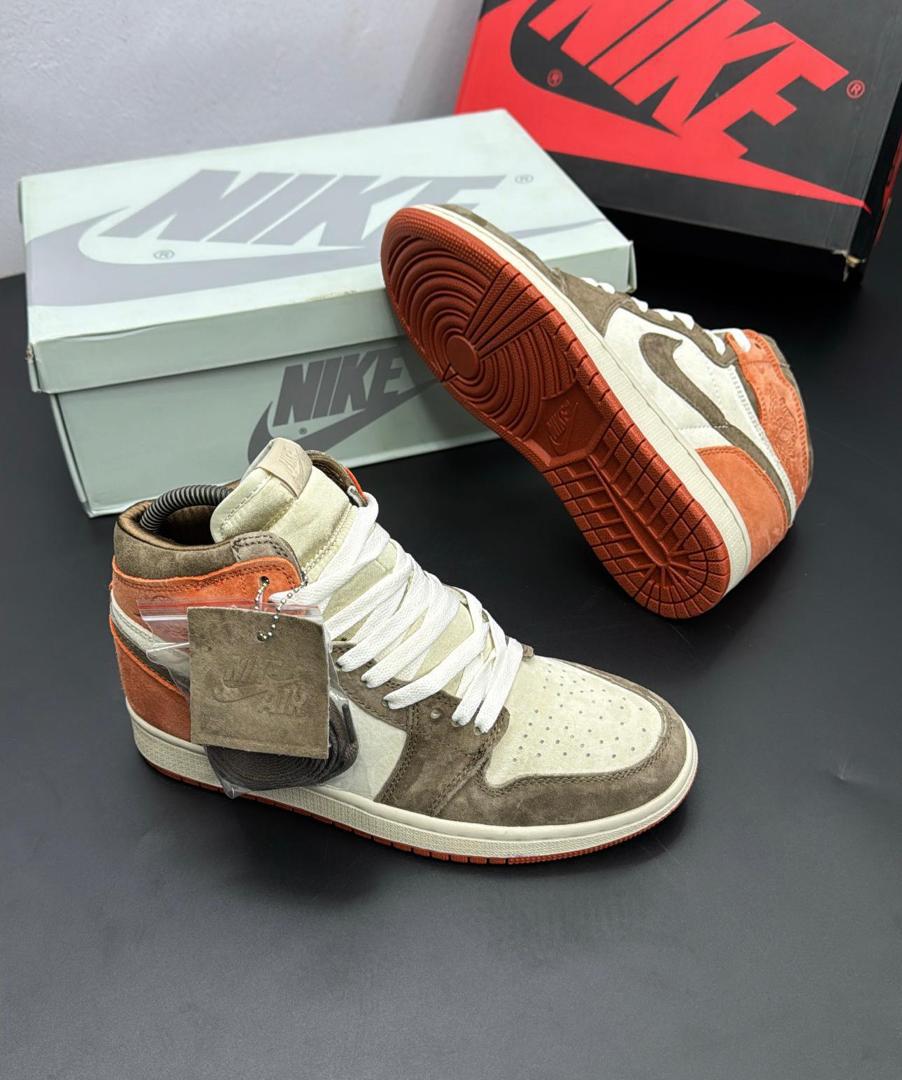 Premium Nike Air Jordan 1 High sneakers Brown and orange Nike Air Jordan 1 High sneakers with cream base and extra laces displayed with Nike box.