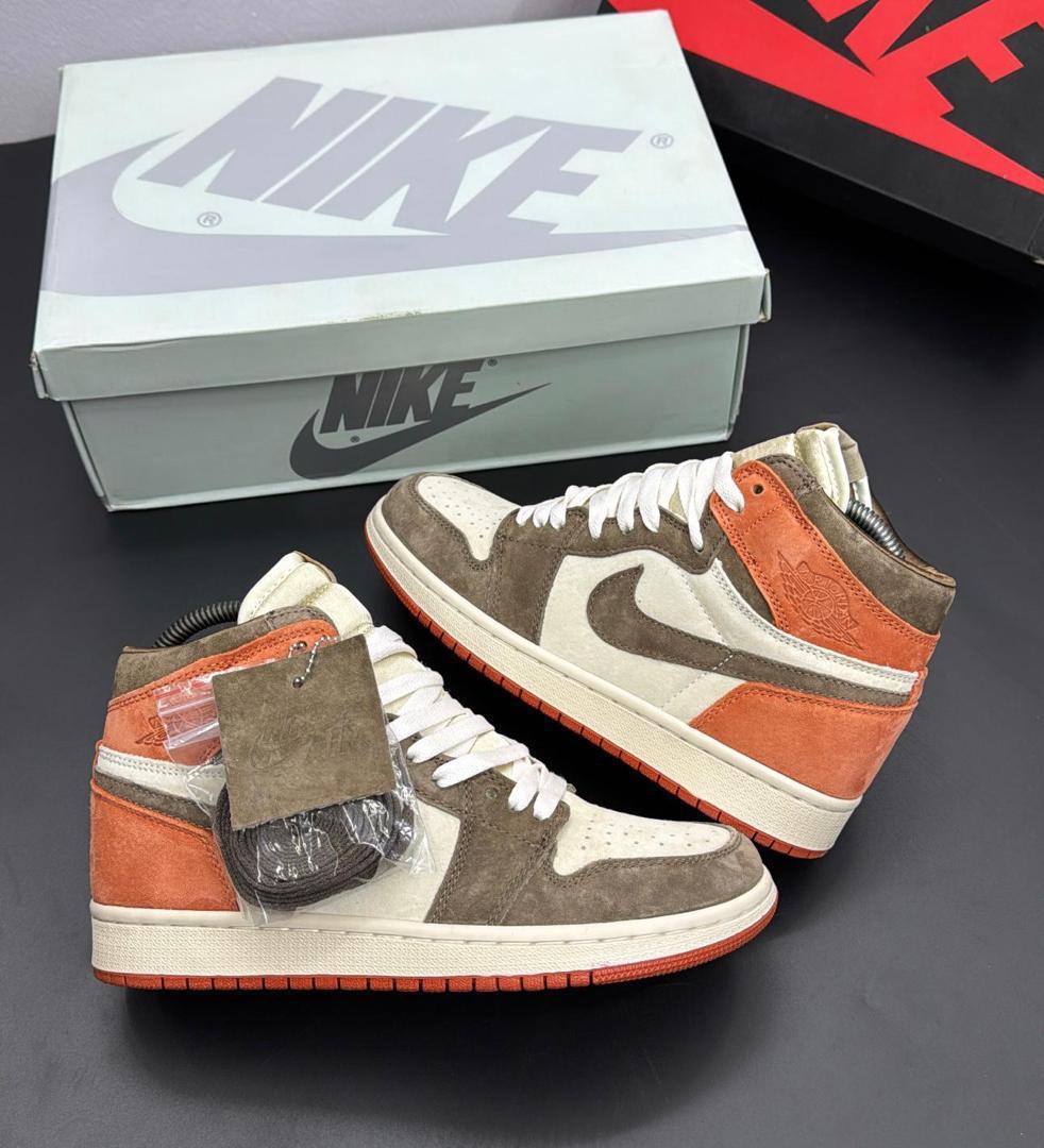 Premium Nike Air Jordan 1 High sneakers Brown and orange Nike Air Jordan 1 High sneakers with cream base and extra laces displayed with Nike box.