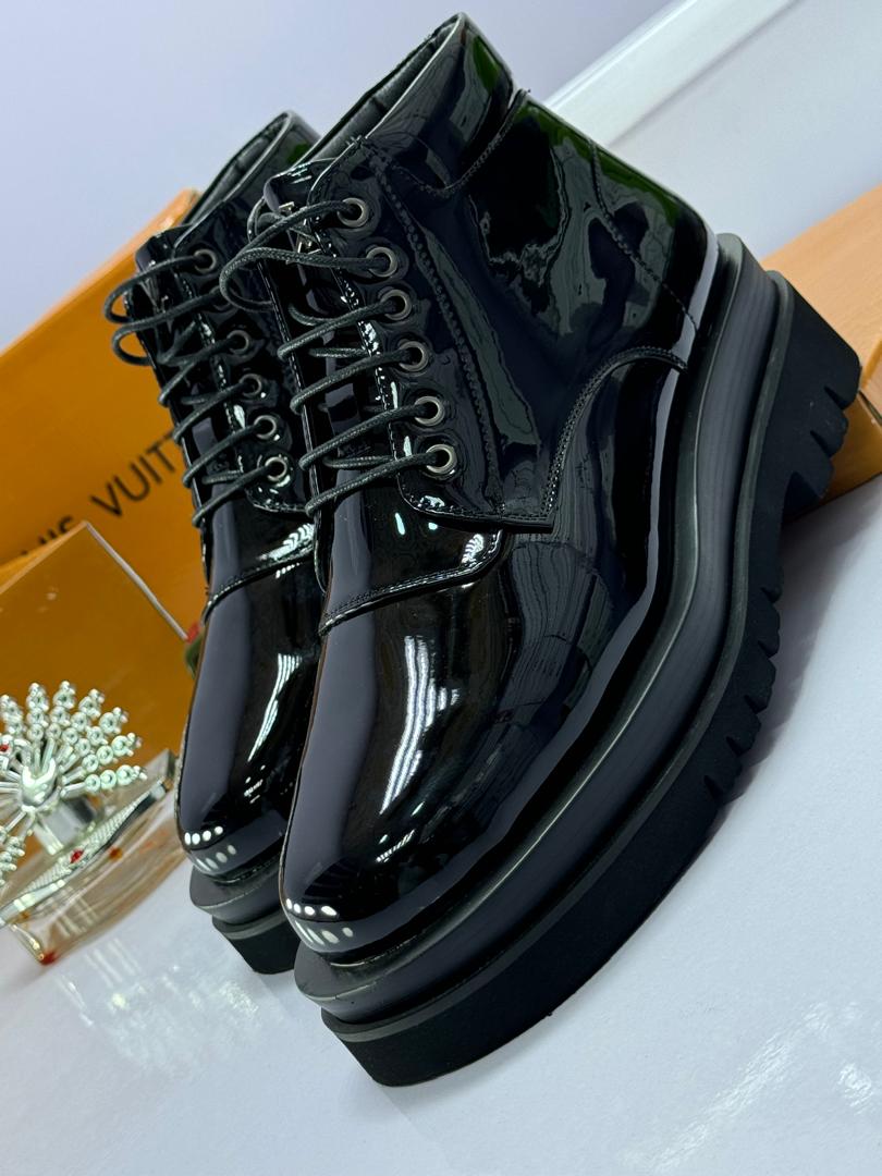 Premium Louis Vuitton combat boots Premium Louis Vuitton combat boots - Image 2