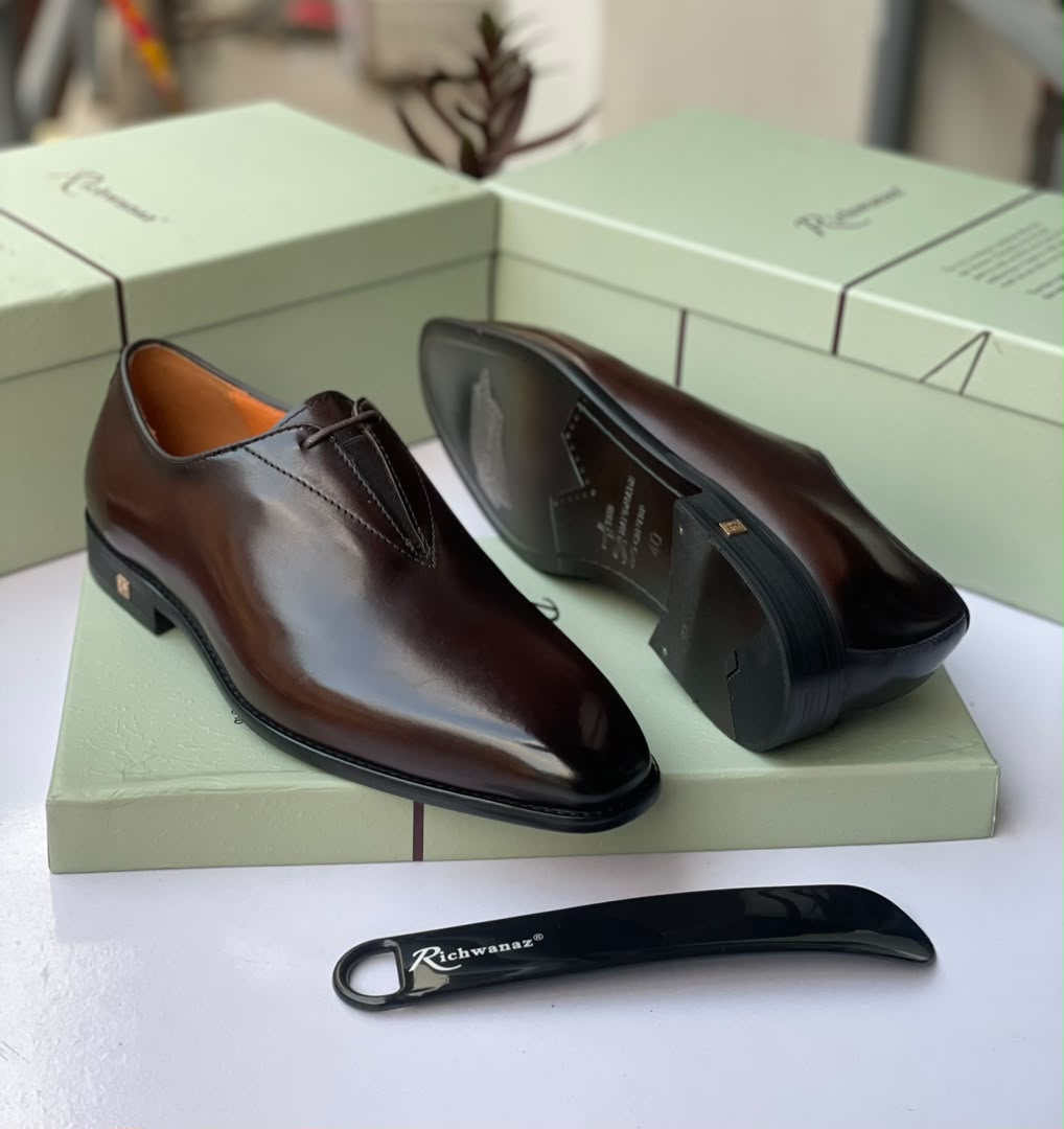 Richwanaz burnished leather Derby shoes Dark brown men's burnished leather Richwanaz Derby shoes with high-gloss finish and almond toe.
